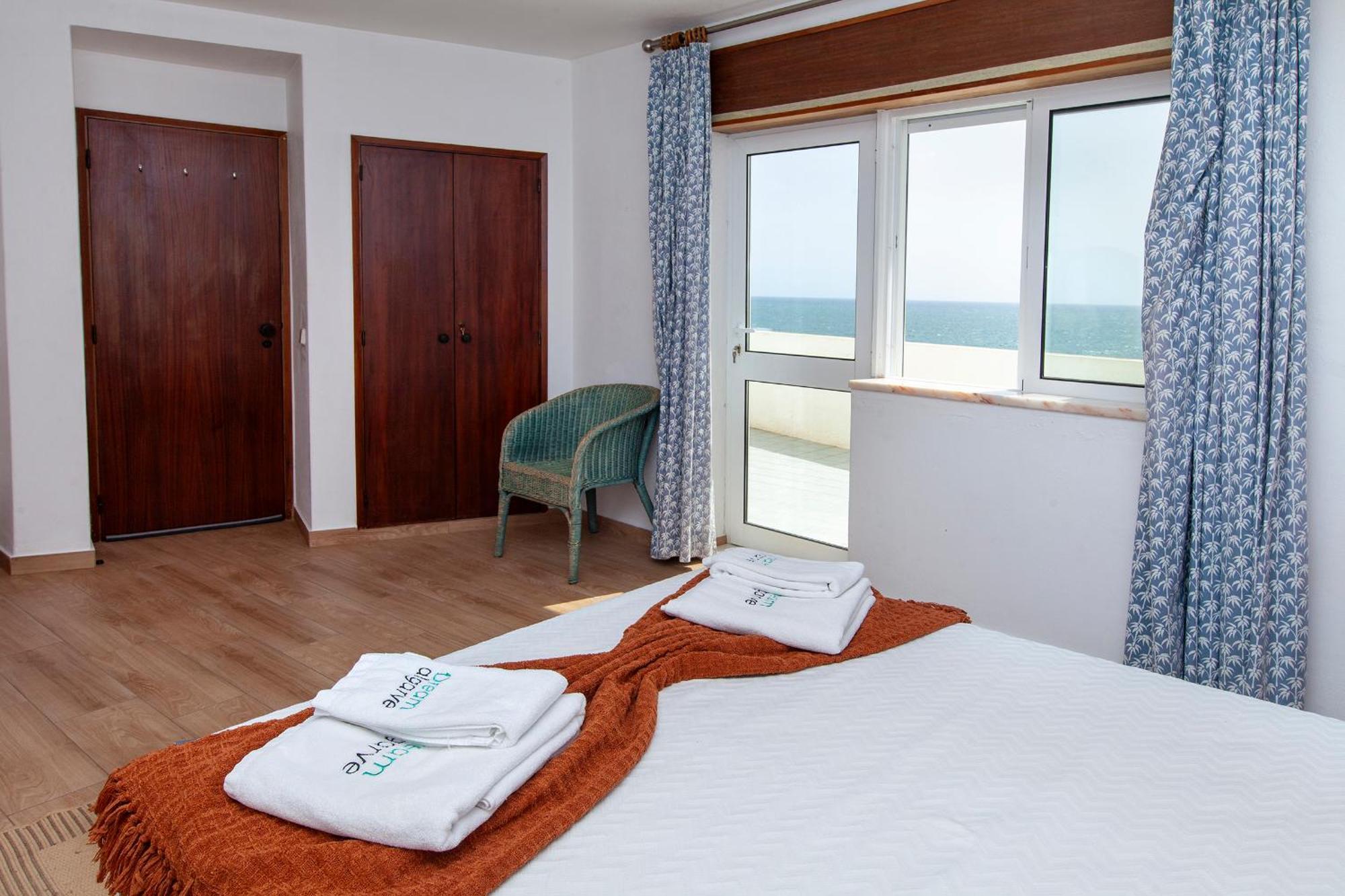 Casas Da Calheta In Luz Стая снимка